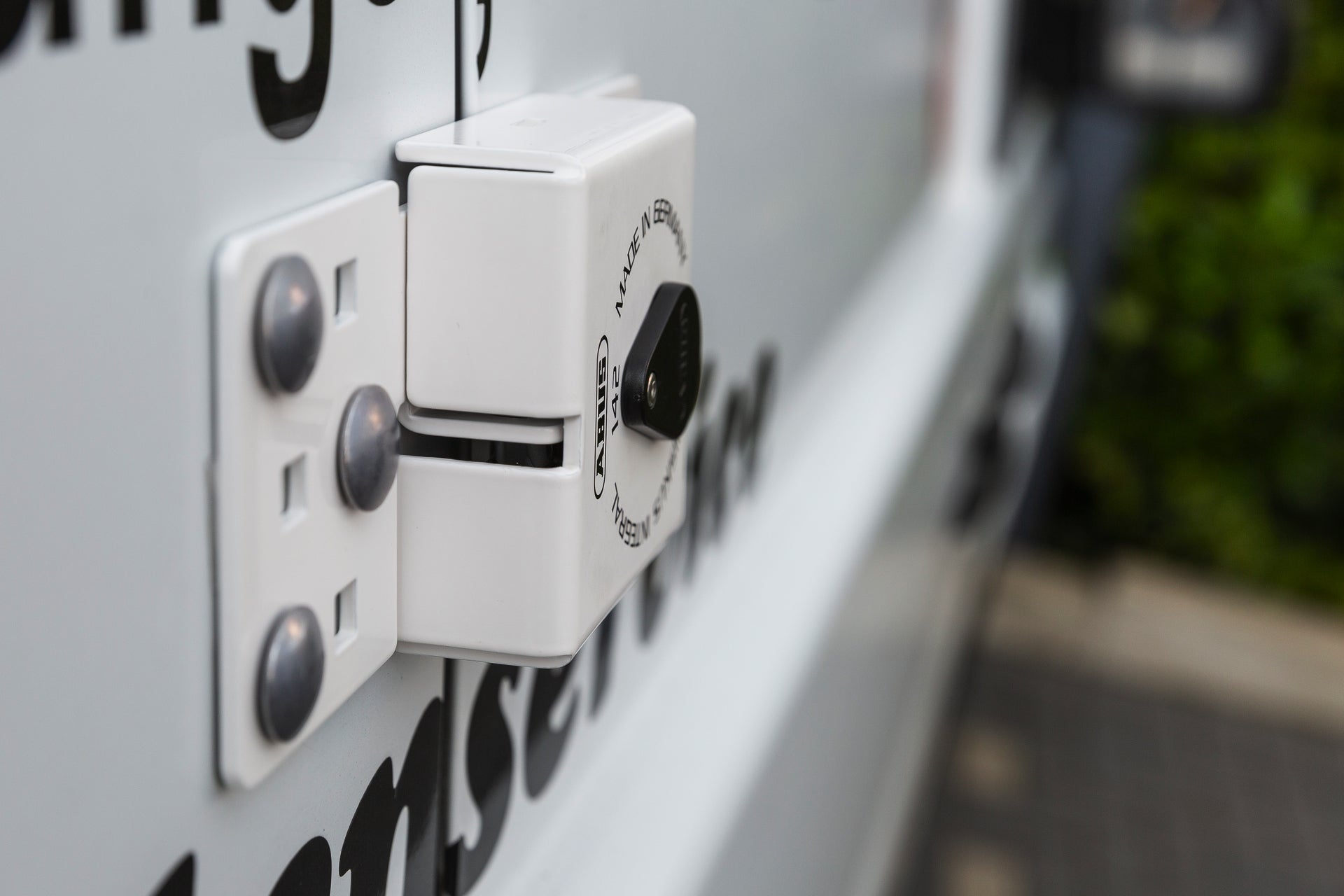 ABUS 141 Diskus® Integral | The Ultimate High-Security Van & Gate Hasp